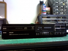 PHILIPS  CD304