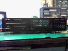 PHILIPS  CD880